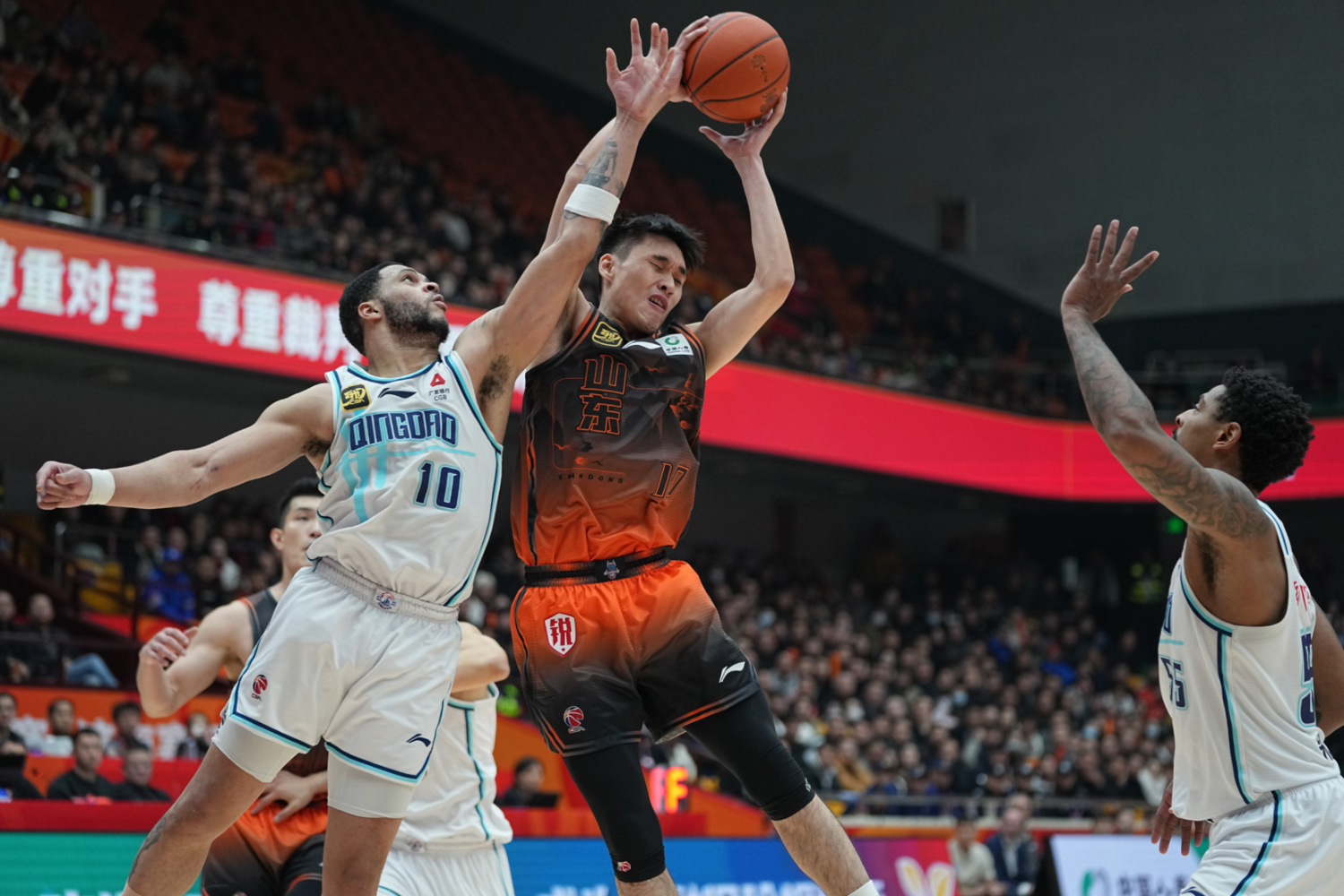 爱游戏体育app下载 -包含今晚体能课后，曼城官宣签约备战CBA常规赛，气氛紧张，训练强度明显提升的词条