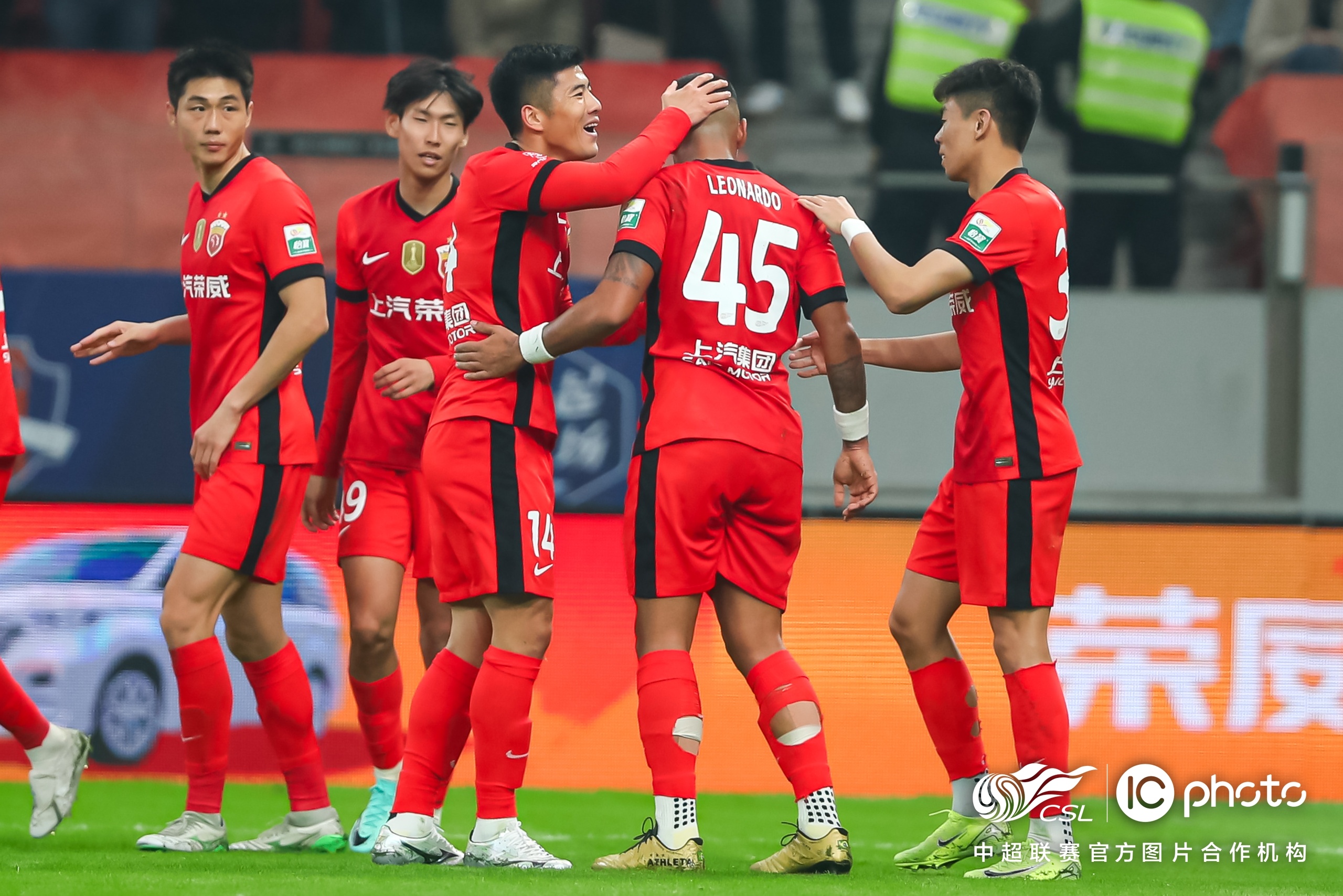 爱游戏登录入口 -赛地聚焦——葡超国际比赛日热度飙升，费耶诺德篮板制胜，震撼外界，赛程密集仍需轮换(费耶诺德是哪个国家俱乐部)