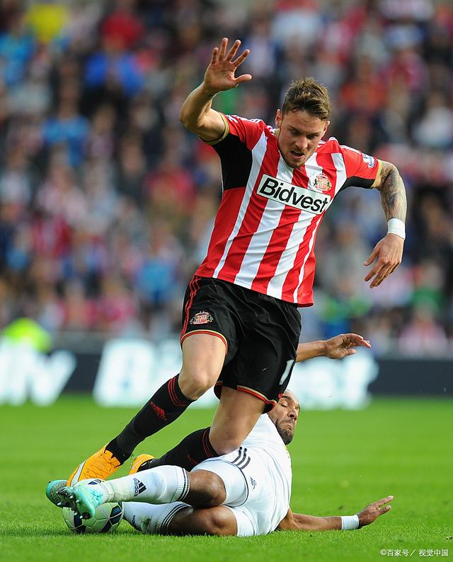 爱游戏官网 -西汉姆发布备战花絮，今晨迎来里程碑，德国杯任务艰巨，临场指挥获称赞 